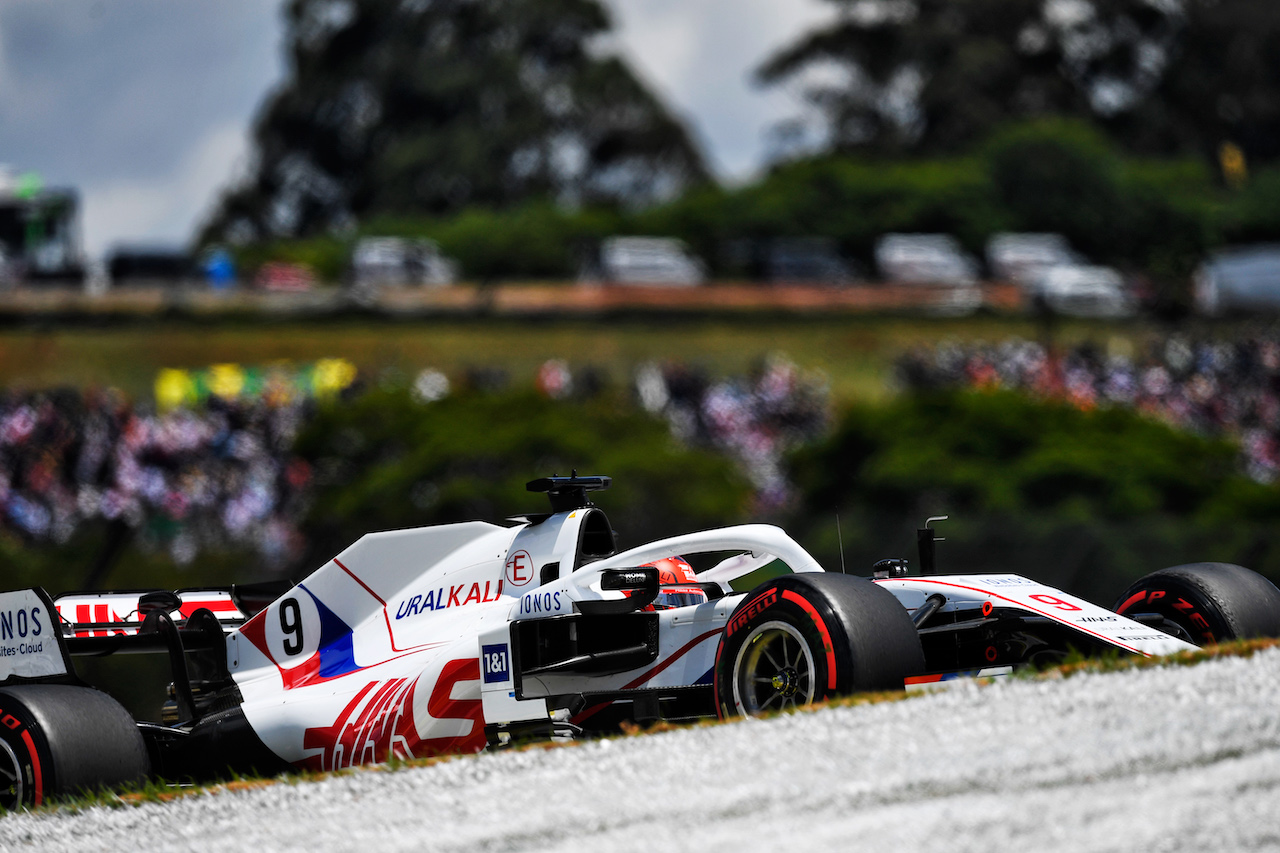 GP SAN PAOLO, Nikita Mazepin (RUS) Haas F1 Team VF-21.
13.11.2021. Formula 1 World Championship, Rd 19, Brazilian Grand Prix, Sao Paulo, Brazil, Sprint Gara Day.
- www.xpbimages.com, EMail: requests@xpbimages.com © Copyright: Carezzevoli / XPB Images