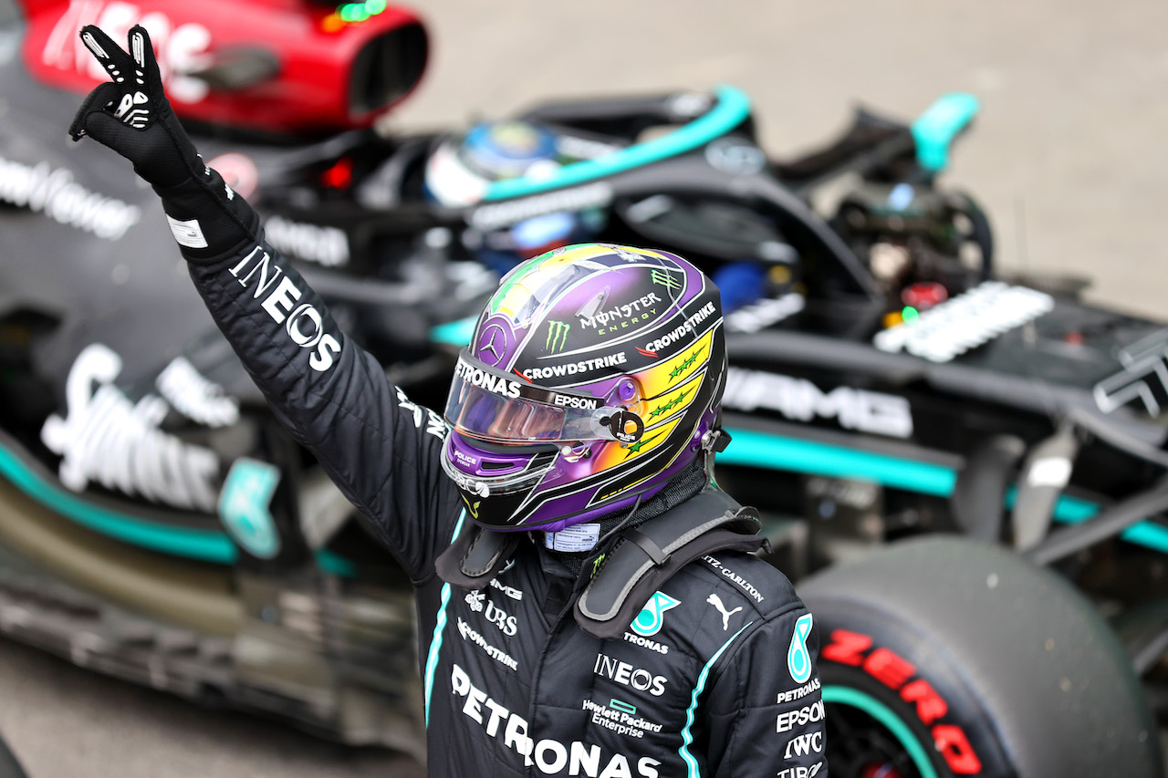GP SAN PAOLO, Lewis Hamilton (GBR) Mercedes AMG F1 W12 gets pole position for the sprint.
12.11.2021. Formula 1 World Championship, Rd 19, Brazilian Grand Prix, Sao Paulo, Brazil, Qualifiche Day.
- www.xpbimages.com, EMail: requests@xpbimages.com © Copyright: Batchelor / XPB Images