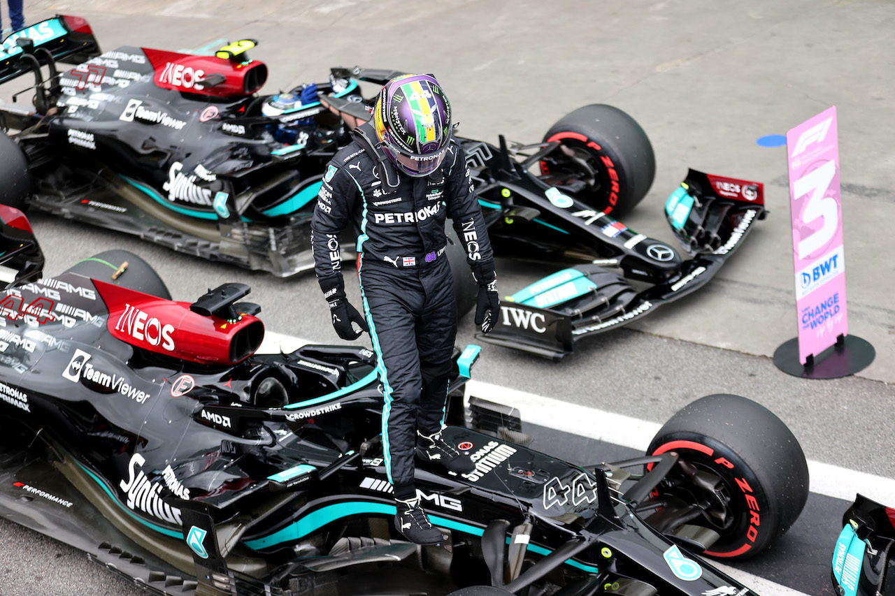 GP SAN PAOLO, Lewis Hamilton (GBR) Mercedes AMG F1 W12 gets pole position for the sprint.
12.11.2021. Formula 1 World Championship, Rd 19, Brazilian Grand Prix, Sao Paulo, Brazil, Qualifiche Day.
- www.xpbimages.com, EMail: requests@xpbimages.com ¬© Copyright: Batchelor / XPB Images