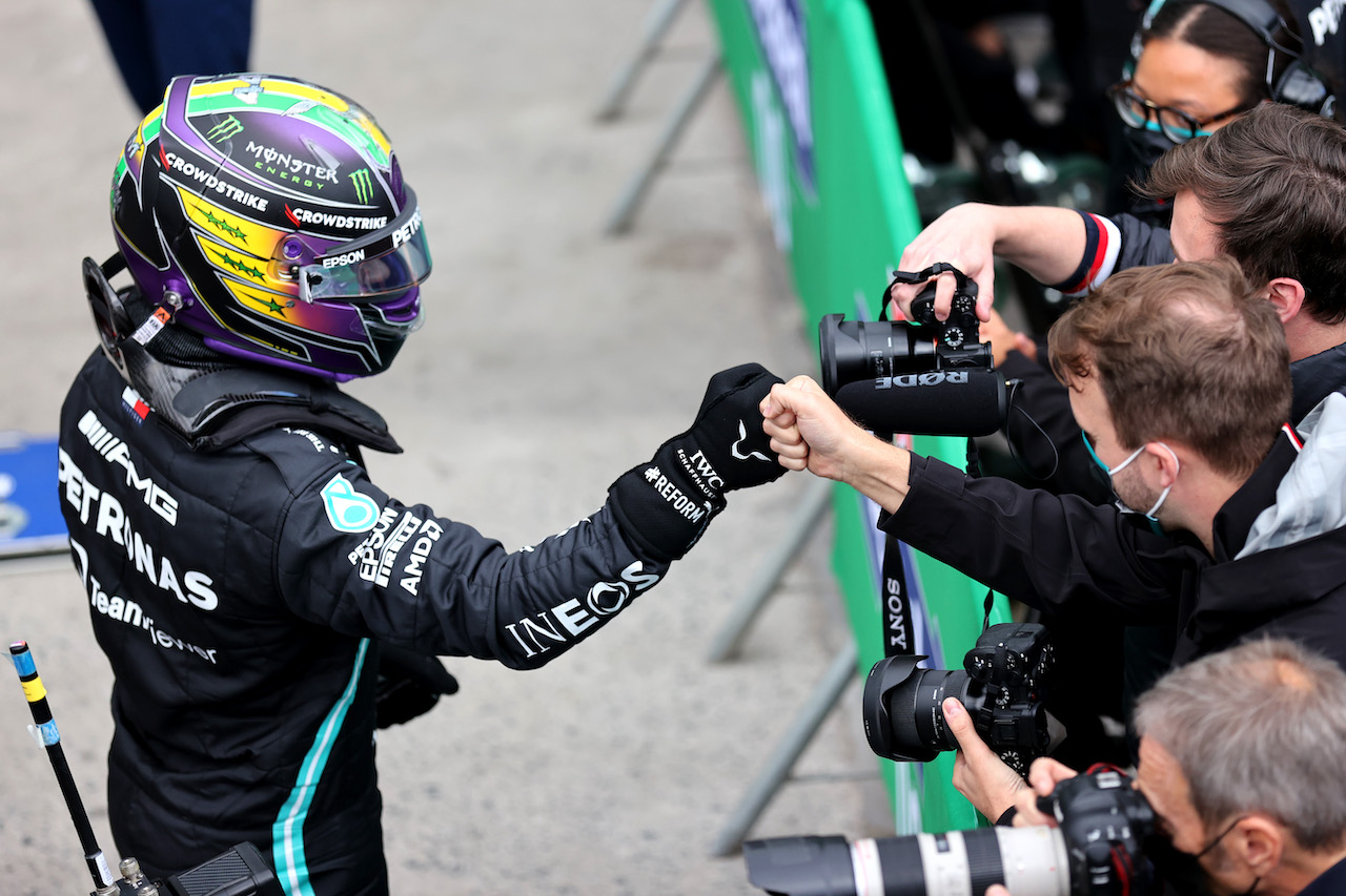 GP SAN PAOLO, Lewis Hamilton (GBR) Mercedes AMG F1 W12 gets pole position for the sprint.
12.11.2021. Formula 1 World Championship, Rd 19, Brazilian Grand Prix, Sao Paulo, Brazil, Qualifiche Day.
- www.xpbimages.com, EMail: requests@xpbimages.com © Copyright: Batchelor / XPB Images