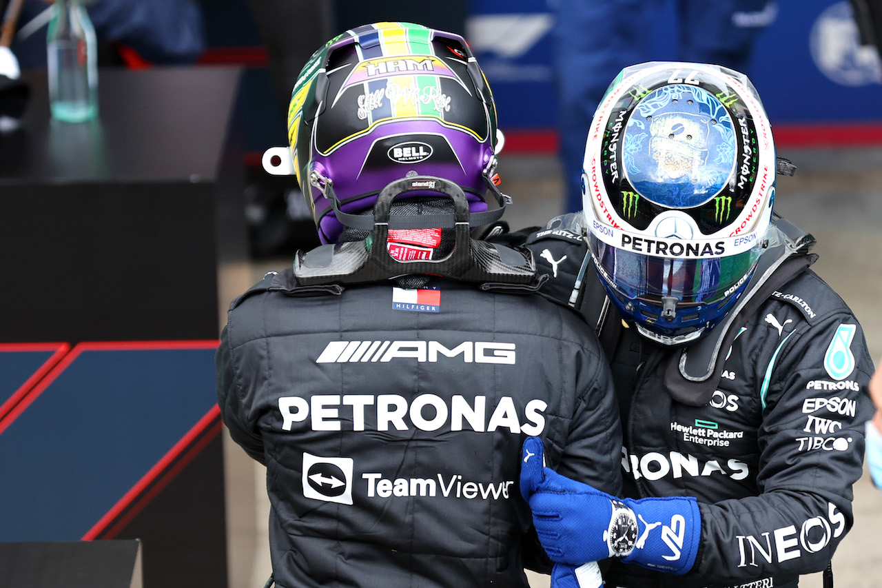 GP SAN PAOLO, Lewis Hamilton (GBR) Mercedes AMG F1 W12 fastest qualifier with Valtteri Bottas (FIN) Mercedes AMG F1.
12.11.2021. Formula 1 World Championship, Rd 19, Brazilian Grand Prix, Sao Paulo, Brazil, Qualifiche Day.
- www.xpbimages.com, EMail: requests@xpbimages.com ¬© Copyright: Batchelor / XPB Images