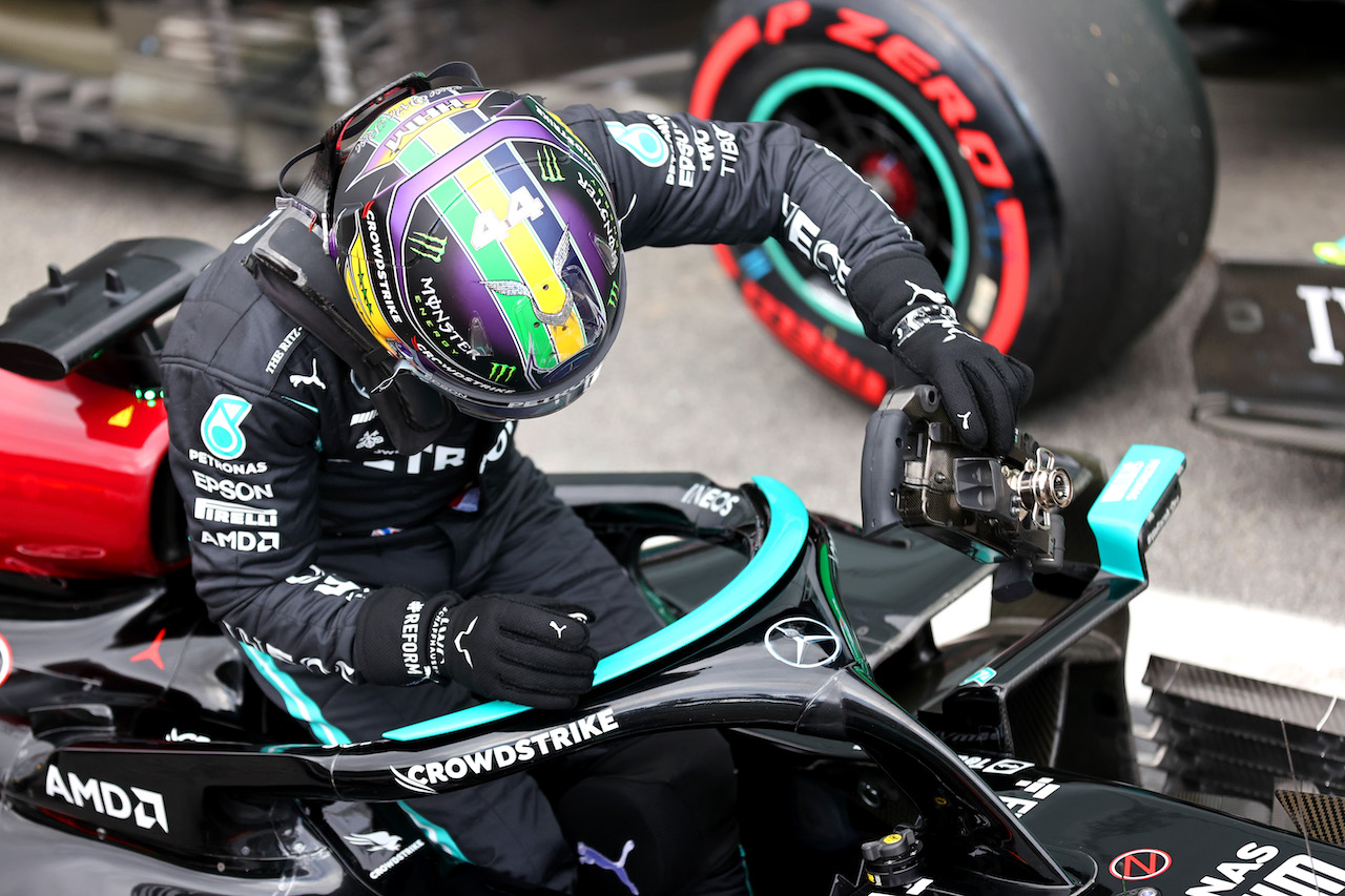 GP SAN PAOLO, Lewis Hamilton (GBR) Mercedes AMG F1 W12 fastest qualifier.
12.11.2021. Formula 1 World Championship, Rd 19, Brazilian Grand Prix, Sao Paulo, Brazil, Qualifiche Day.
- www.xpbimages.com, EMail: requests@xpbimages.com © Copyright: Batchelor / XPB Images