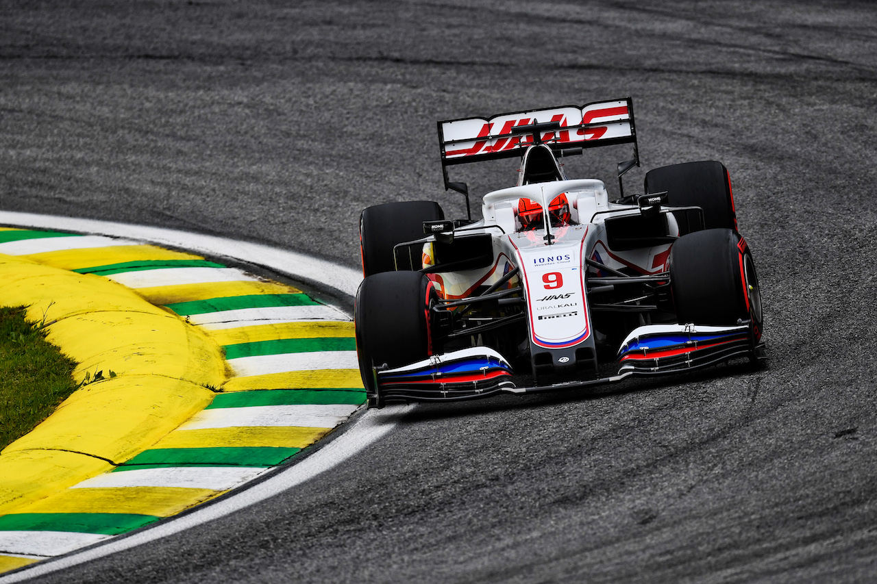 GP SAN PAOLO, Nikita Mazepin (RUS) Haas F1 Team VF-21.
12.11.2021. Formula 1 World Championship, Rd 19, Brazilian Grand Prix, Sao Paulo, Brazil, Qualifiche Day.
- www.xpbimages.com, EMail: requests@xpbimages.com © Copyright: Carezzevoli / XPB Images