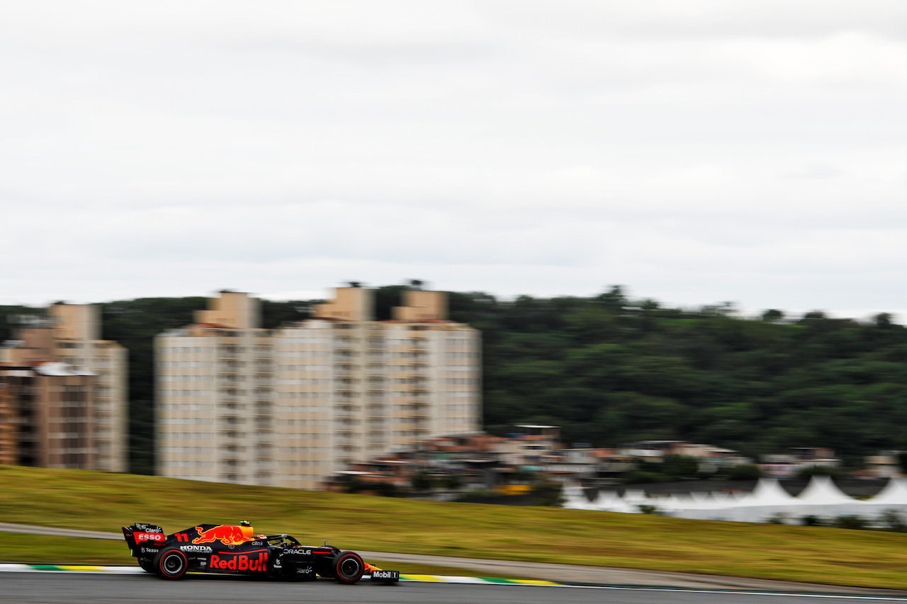 GP SAN PAOLO, Sergio Perez (MEX) Red Bull Racing RB16B.
12.11.2021. Formula 1 World Championship, Rd 19, Brazilian Grand Prix, Sao Paulo, Brazil, Qualifiche Day.
- www.xpbimages.com, EMail: requests@xpbimages.com © Copyright: Carezzevoli / XPB Images