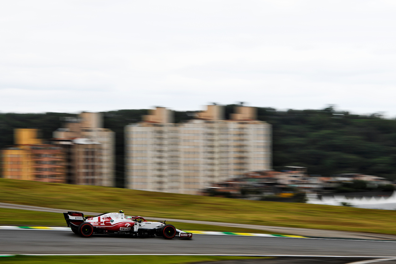 GP SAN PAOLO, Antonio Giovinazzi (ITA) Alfa Romeo Racing C41.
12.11.2021. Formula 1 World Championship, Rd 19, Brazilian Grand Prix, Sao Paulo, Brazil, Qualifiche Day.
- www.xpbimages.com, EMail: requests@xpbimages.com © Copyright: Carezzevoli / XPB Images