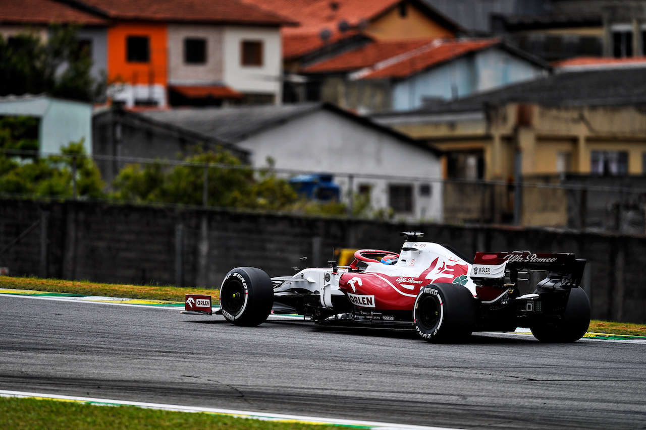 GP SAN PAOLO, Kimi Raikkonen (FIN) Alfa Romeo Racing C41.
12.11.2021. Formula 1 World Championship, Rd 19, Brazilian Grand Prix, Sao Paulo, Brazil, Qualifiche Day.
- www.xpbimages.com, EMail: requests@xpbimages.com © Copyright: Carezzevoli / XPB Images