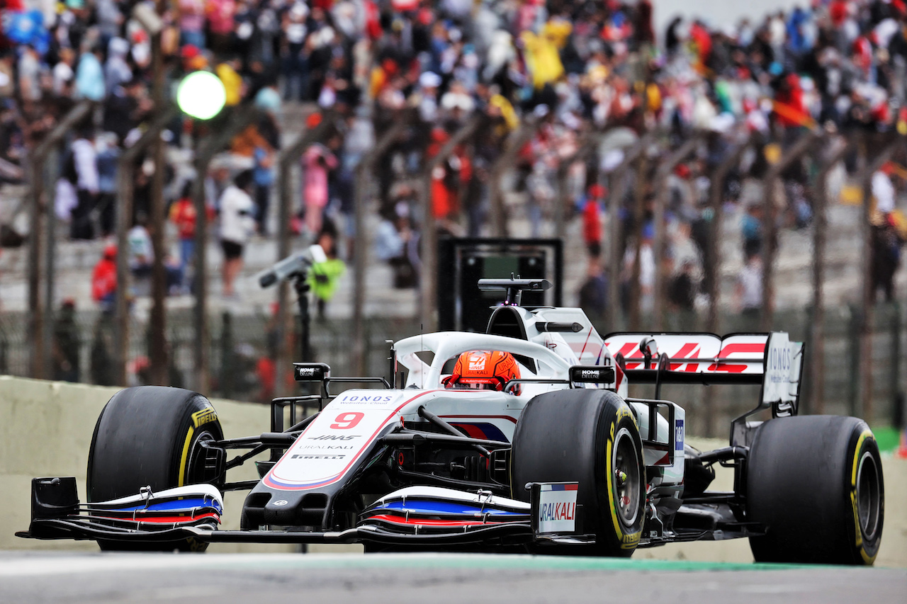 GP SAN PAOLO, Nikita Mazepin (RUS) Haas F1 Team VF-21.
12.11.2021. Formula 1 World Championship, Rd 19, Brazilian Grand Prix, Sao Paulo, Brazil, Qualifiche Day.
- www.xpbimages.com, EMail: requests@xpbimages.com © Copyright: Batchelor / XPB Images