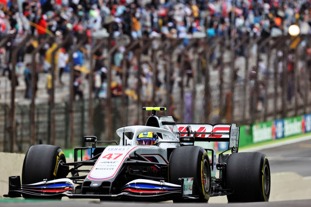 GP SAN PAOLO, Mick Schumacher (GER) Haas VF-21.
12.11.2021. Formula 1 World Championship, Rd 19, Brazilian Grand Prix, Sao Paulo, Brazil, Qualifiche Day.
- www.xpbimages.com, EMail: requests@xpbimages.com © Copyright: Batchelor / XPB Images