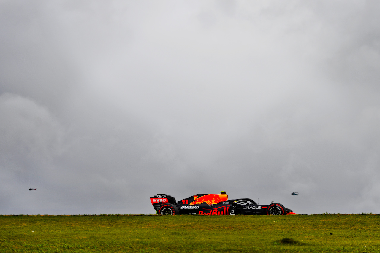 GP SAN PAOLO, Sergio Perez (MEX) Red Bull Racing RB16B.
12.11.2021. Formula 1 World Championship, Rd 19, Brazilian Grand Prix, Sao Paulo, Brazil, Qualifiche Day.
- www.xpbimages.com, EMail: requests@xpbimages.com © Copyright: Carezzevoli / XPB Images