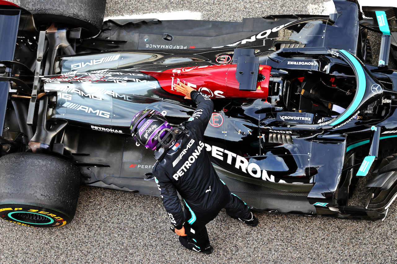 GP SPAGNA, Gara winner Lewis Hamilton (GBR) Mercedes AMG F1 W12 celebrates in parc ferme.
09.05.2021. Formula 1 World Championship, Rd 4, Spanish Grand Prix, Barcelona, Spain, Gara Day.
- www.xpbimages.com, EMail: requests@xpbimages.com © Copyright: Moy / XPB Images