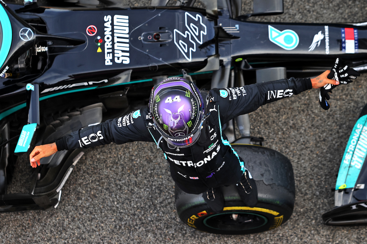 GP SPAGNA, Gara winner Lewis Hamilton (GBR) Mercedes AMG F1 W12 celebrates in parc ferme.
09.05.2021. Formula 1 World Championship, Rd 4, Spanish Grand Prix, Barcelona, Spain, Gara Day.
- www.xpbimages.com, EMail: requests@xpbimages.com © Copyright: Moy / XPB Images
