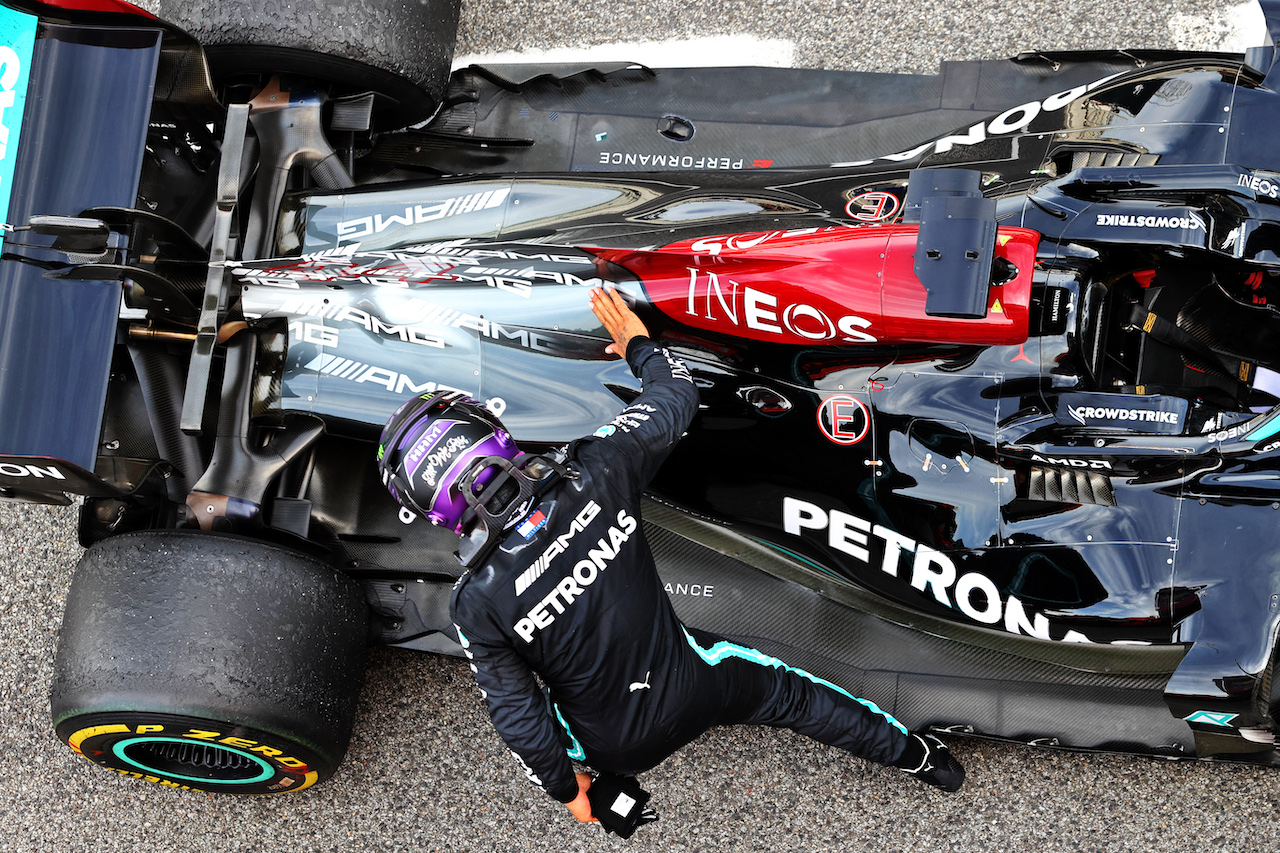 GP SPAGNA, Gara winner Lewis Hamilton (GBR) Mercedes AMG F1 W12 celebrates in parc ferme.
09.05.2021. Formula 1 World Championship, Rd 4, Spanish Grand Prix, Barcelona, Spain, Gara Day.
- www.xpbimages.com, EMail: requests@xpbimages.com © Copyright: Moy / XPB Images