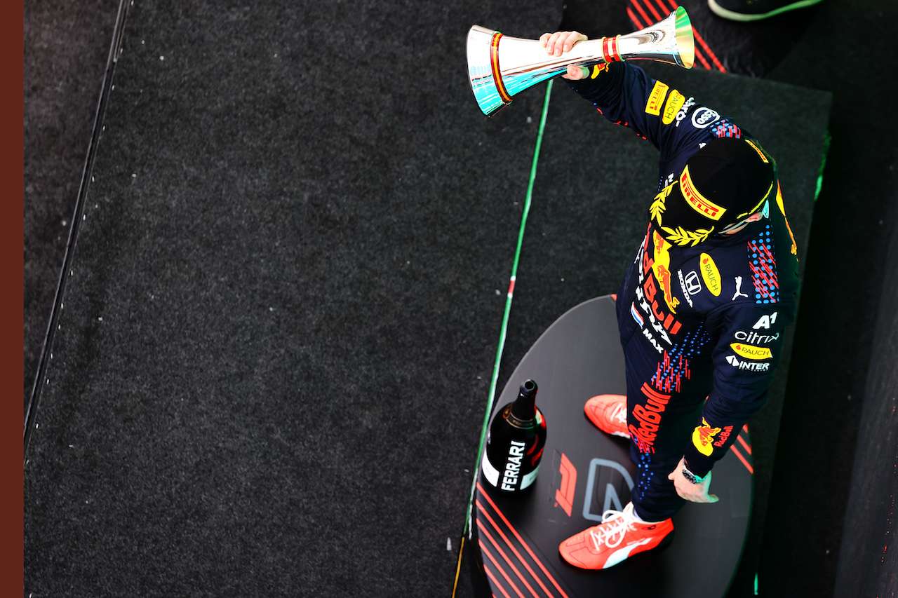 GP SPAGNA, Max Verstappen (NLD) Red Bull Racing celebrates his second position on the podium.
09.05.2021. Formula 1 World Championship, Rd 4, Spanish Grand Prix, Barcelona, Spain, Gara Day.
- www.xpbimages.com, EMail: requests@xpbimages.com © Copyright: Moy / XPB Images