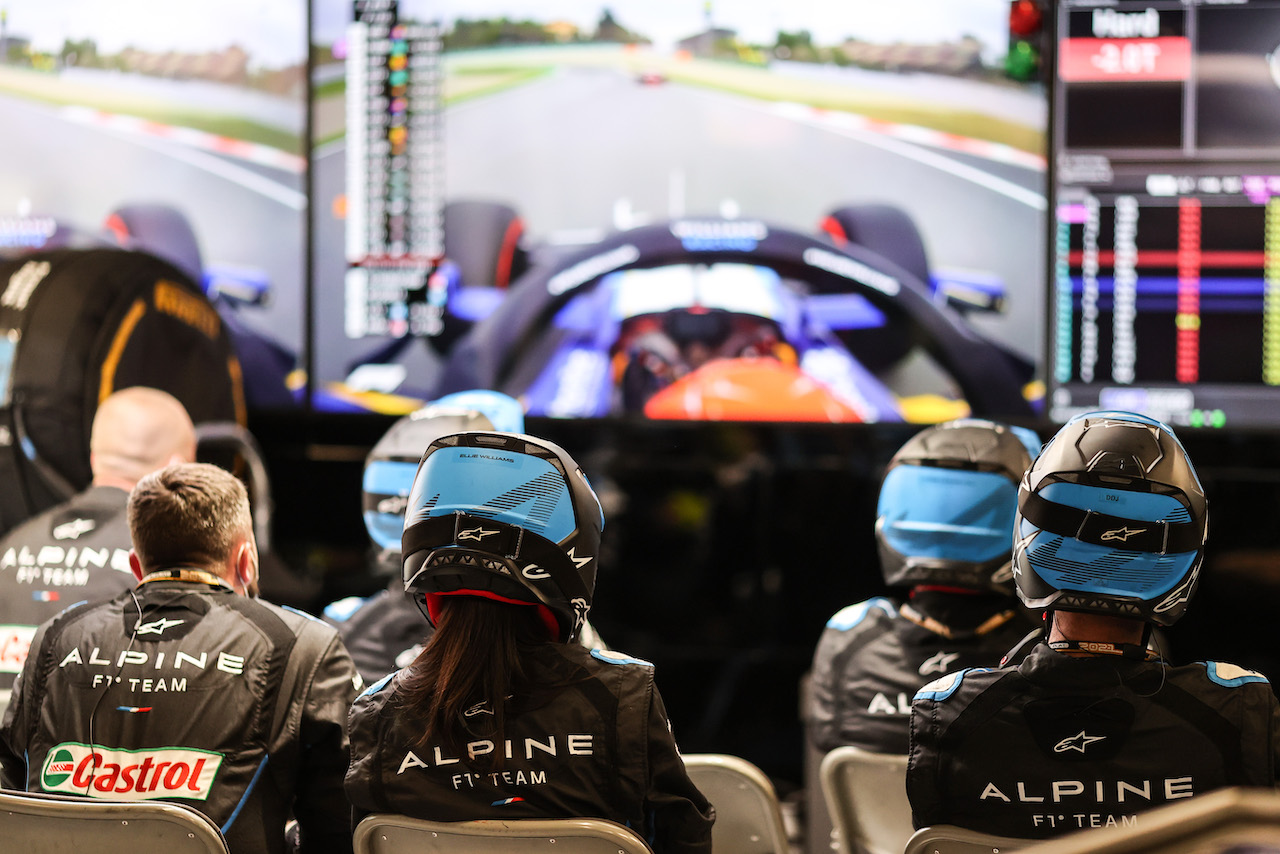 GP SPAGNA, Alpine F1 Team meccanici.
09.05.2021. Formula 1 World Championship, Rd 4, Spanish Grand Prix, Barcelona, Spain, Gara Day.
- www.xpbimages.com, EMail: requests@xpbimages.com © Copyright: Charniaux / XPB Images