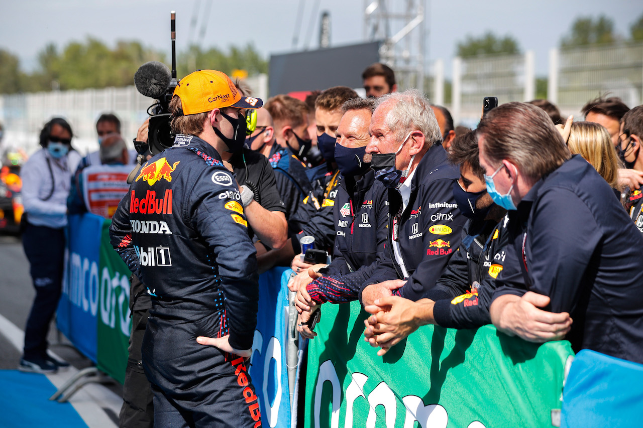 GP SPAGNA, Max Verstappen (NLD) Red Bull Racing in parc ferme with Christian Horner (GBR) Red Bull Racing Team Principal e Dr Helmut Marko (AUT) Red Bull Motorsport Consultant.
09.05.2021. Formula 1 World Championship, Rd 4, Spanish Grand Prix, Barcelona, Spain, Gara Day.
- www.xpbimages.com, EMail: requests@xpbimages.com © Copyright: FIA Pool Image for Editorial Use Only