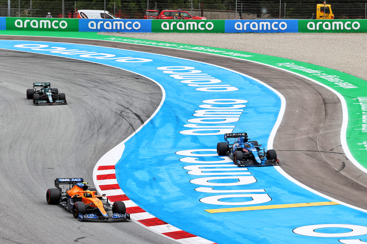 GP SPAGNA, Fernando Alonso (ESP) Alpine F1 Team A521 runs wide.
09.05.2021. Formula 1 World Championship, Rd 4, Spanish Grand Prix, Barcelona, Spain, Gara Day.
- www.xpbimages.com, EMail: requests@xpbimages.com © Copyright: Moy / XPB Images