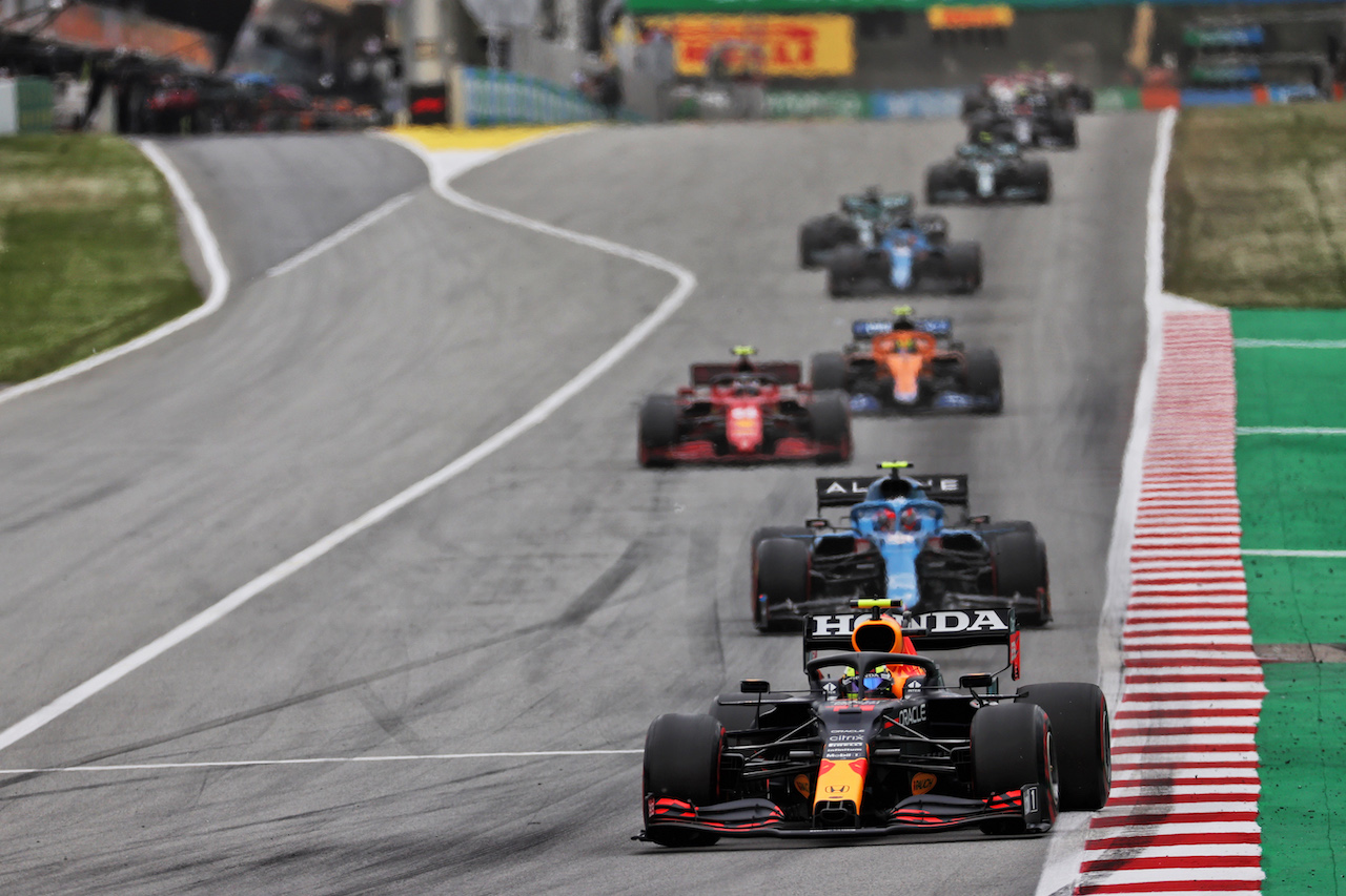 GP SPAGNA, Sergio Perez (MEX) Red Bull Racing RB16B.
09.05.2021. Formula 1 World Championship, Rd 4, Spanish Grand Prix, Barcelona, Spain, Gara Day.
- www.xpbimages.com, EMail: requests@xpbimages.com © Copyright: Batchelor / XPB Images