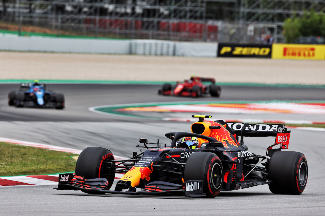 GP SPAGNA, Sergio Perez (MEX) Red Bull Racing RB16B.
09.05.2021. Formula 1 World Championship, Rd 4, Spanish Grand Prix, Barcelona, Spain, Gara Day.
- www.xpbimages.com, EMail: requests@xpbimages.com © Copyright: Batchelor / XPB Images