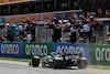 GP SPAGNA, Gara winner Lewis Hamilton (GBR) Mercedes AMG F1 W12 passes his celebrating team at the end of the race.
09.05.2021. Formula 1 World Championship, Rd 4, Spanish Grand Prix, Barcelona, Spain, Gara Day.
- www.xpbimages.com, EMail: requests@xpbimages.com © Copyright: Batchelor / XPB Images