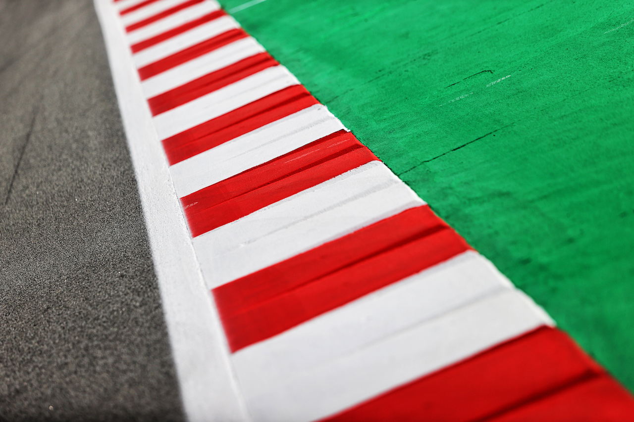 GP SPAGNA, Circuit Atmosfera - kerb detail.
06.05.2021. Formula 1 World Championship, Rd 4, Spanish Grand Prix, Barcelona, Spain, Preparation Day.
- www.xpbimages.com, EMail: requests@xpbimages.com © Copyright: Moy / XPB Images