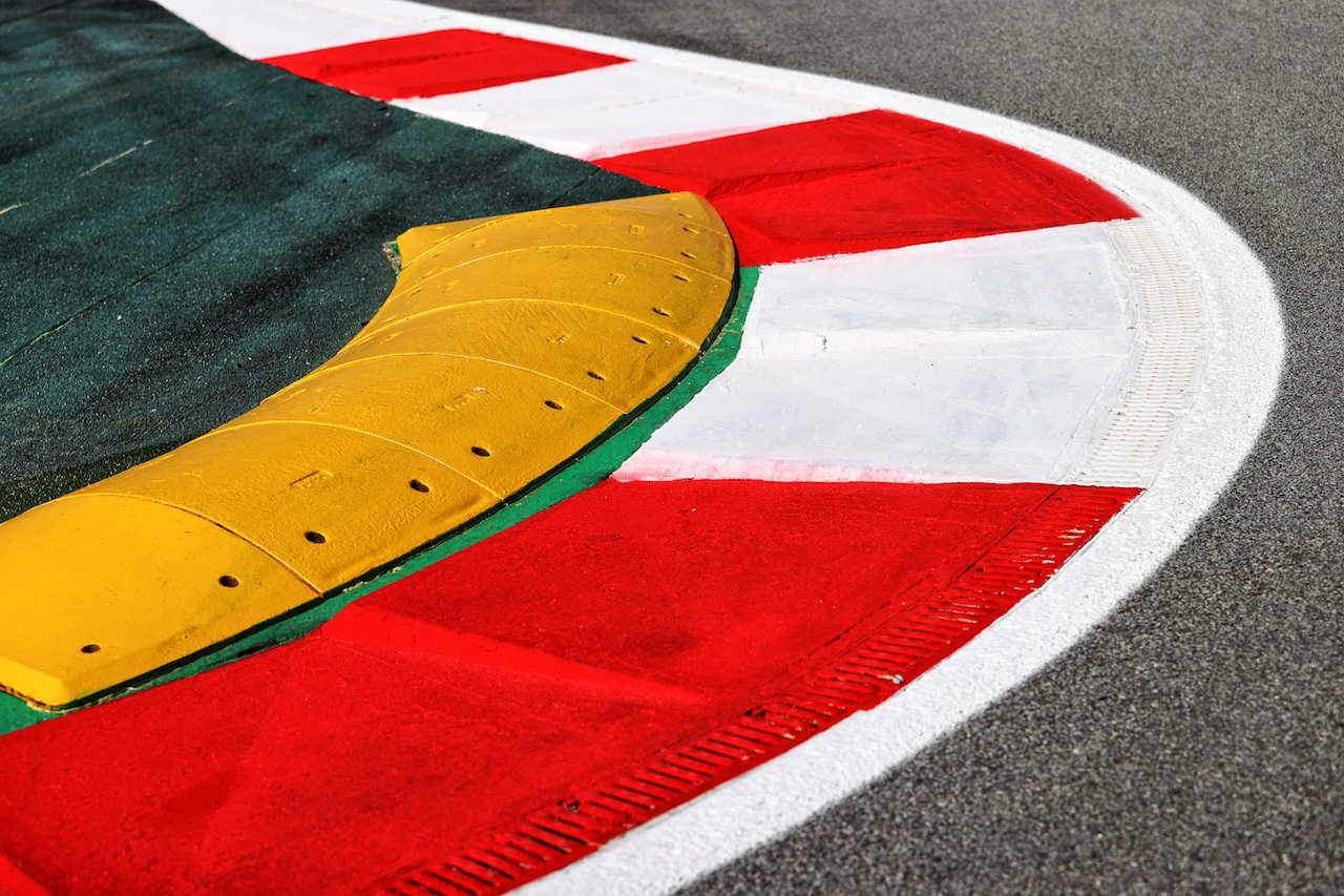 GP SPAGNA, Circuit Atmosfera - kerb detail.
06.05.2021. Formula 1 World Championship, Rd 4, Spanish Grand Prix, Barcelona, Spain, Preparation Day.
- www.xpbimages.com, EMail: requests@xpbimages.com © Copyright: Moy / XPB Images