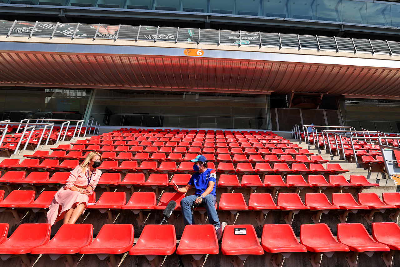 GP SPAGNA, (L to R): Rachel Brookes (GBR) Sky Sports F1 Reporter with Fernando Alonso (ESP) Alpine F1 Team.
06.05.2021. Formula 1 World Championship, Rd 4, Spanish Grand Prix, Barcelona, Spain, Preparation Day.
- www.xpbimages.com, EMail: requests@xpbimages.com © Copyright: Moy / XPB Images