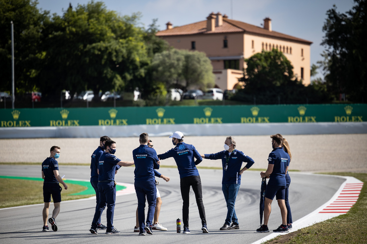 GP SPAGNA, Nicholas Latifi (CDN) Williams Racing e Roy Nissany (ISR) Williams Racing Development Driver walk the circuit with the team.
06.05.2021. Formula 1 World Championship, Rd 4, Spanish Grand Prix, Barcelona, Spain, Preparation Day.
- www.xpbimages.com, EMail: requests@xpbimages.com © Copyright: Bearne / XPB Images