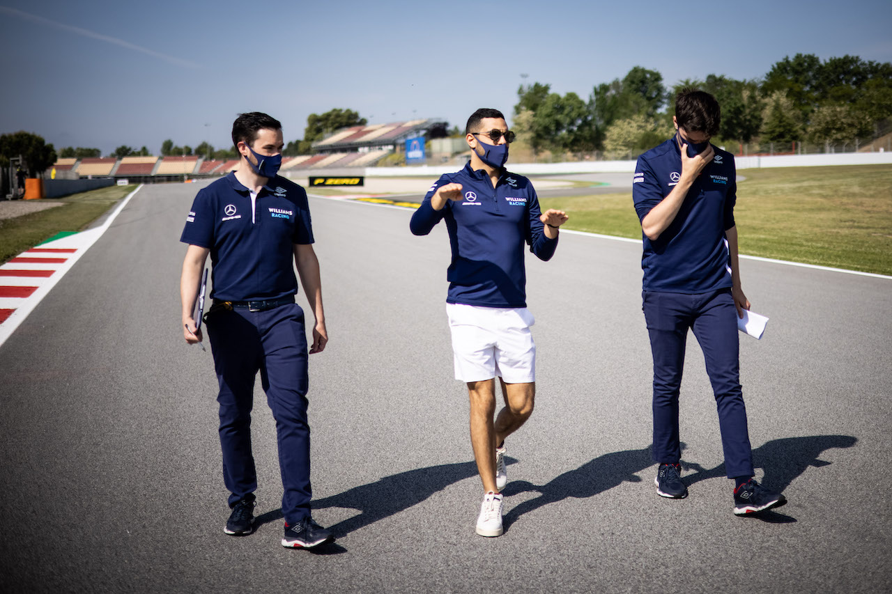 GP SPAGNA, Roy Nissany (ISR) Williams Racing Development Driver walks the circuit with the team.
06.05.2021. Formula 1 World Championship, Rd 4, Spanish Grand Prix, Barcelona, Spain, Preparation Day.
- www.xpbimages.com, EMail: requests@xpbimages.com © Copyright: Bearne / XPB Images