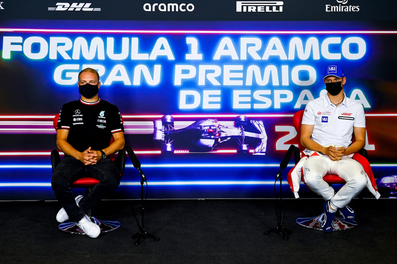 GP SPAGNA, (L to R): Valtteri Bottas (FIN) Mercedes AMG F1 with Mick Schumacher (GER) Haas F1 Team in the FIA Press Conference.
06.05.2021. Formula 1 World Championship, Rd 4, Spanish Grand Prix, Barcelona, Spain, Preparation Day.
- www.xpbimages.com, EMail: requests@xpbimages.com © Copyright: FIA Pool Image for Editorial Use Only
