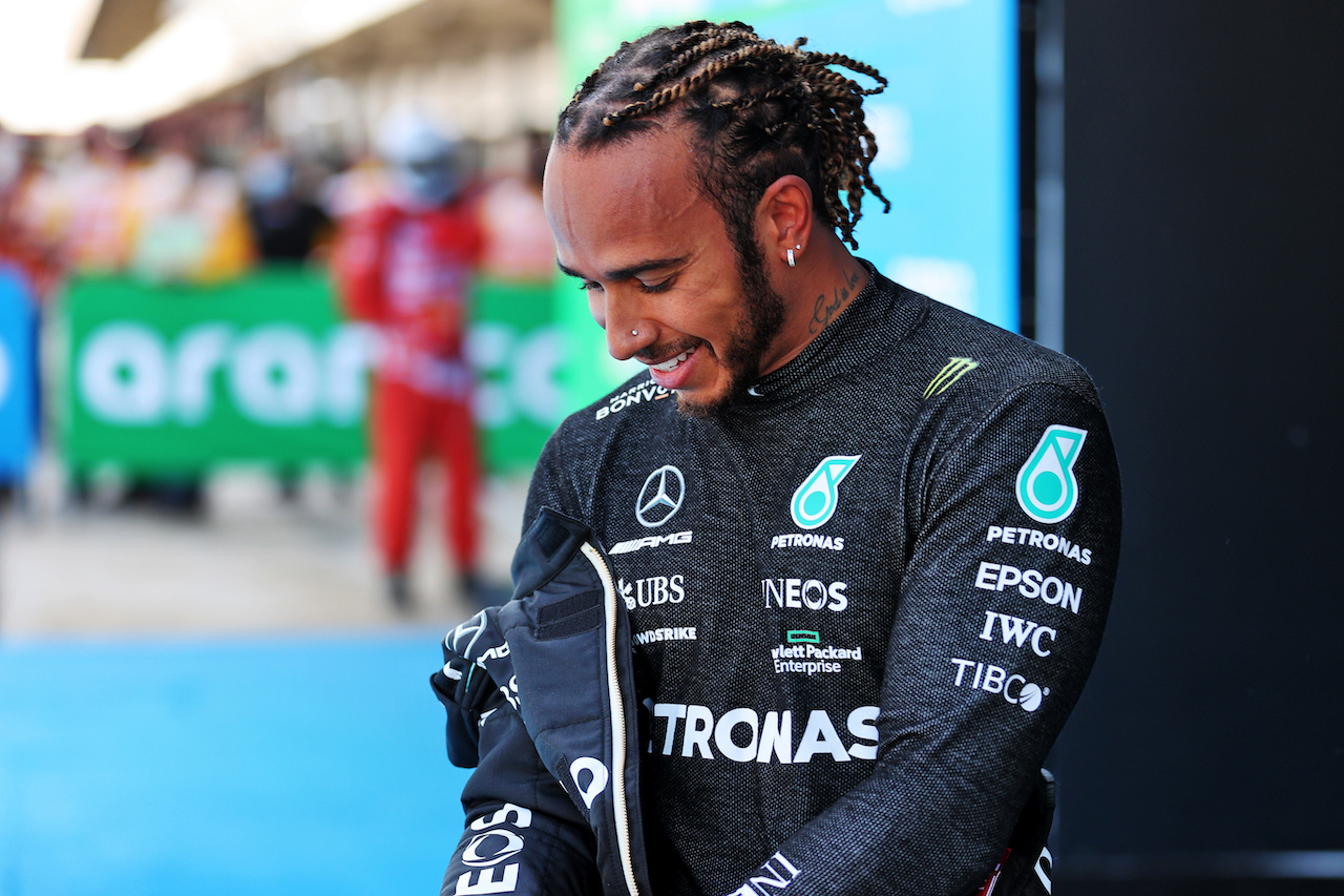 GP SPAGNA, Lewis Hamilton (GBR) Mercedes AMG F1 celebrates his 100th pole position in qualifying parc ferme.
08.05.2021. Formula 1 World Championship, Rd 4, Spanish Grand Prix, Barcelona, Spain, Qualifiche Day.
- www.xpbimages.com, EMail: requests@xpbimages.com © Copyright: Batchelor / XPB Images