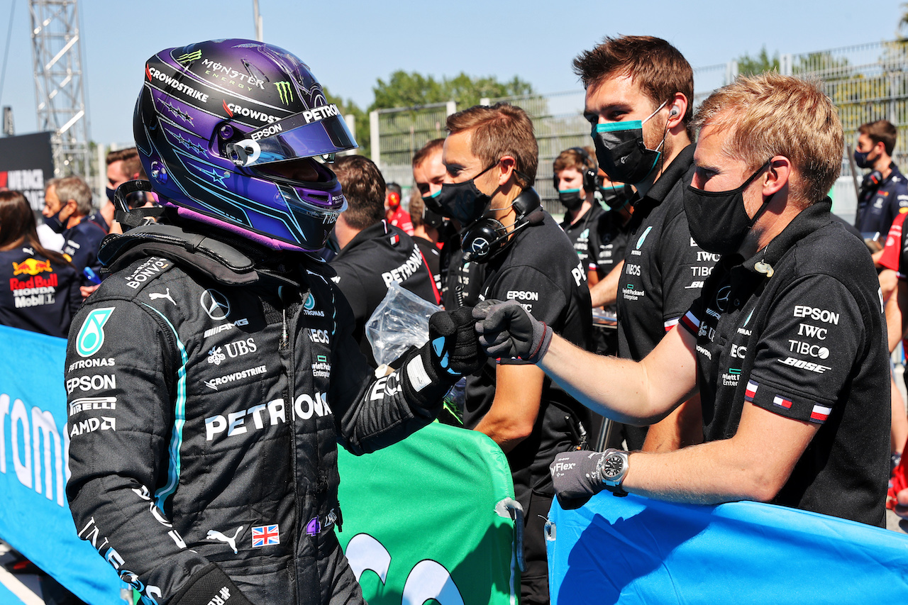 GP SPAGNA, Lewis Hamilton (GBR) Mercedes AMG F1 celebrates his 100th pole position in qualifying parc ferme.
08.05.2021. Formula 1 World Championship, Rd 4, Spanish Grand Prix, Barcelona, Spain, Qualifiche Day.
- www.xpbimages.com, EMail: requests@xpbimages.com © Copyright: Batchelor / XPB Images