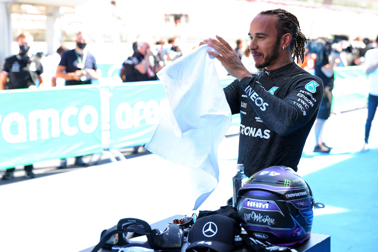 GP SPAGNA, Psitr Lewis Hamilton (GBR) Mercedes AMG F1 in qualifying parc ferme.
08.05.2021. Formula 1 World Championship, Rd 4, Spanish Grand Prix, Barcelona, Spain, Qualifiche Day.
- www.xpbimages.com, EMail: requests@xpbimages.com © Copyright: Batchelor / XPB Images