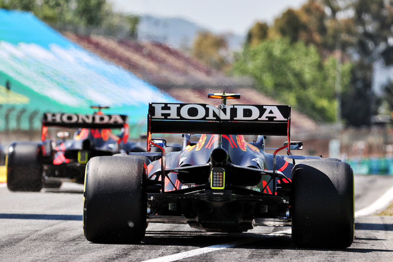 GP SPAGNA, Sergio Perez (MEX) Red Bull Racing RB16B.
08.05.2021. Formula 1 World Championship, Rd 4, Spanish Grand Prix, Barcelona, Spain, Qualifiche Day.
- www.xpbimages.com, EMail: requests@xpbimages.com © Copyright: Batchelor / XPB Images