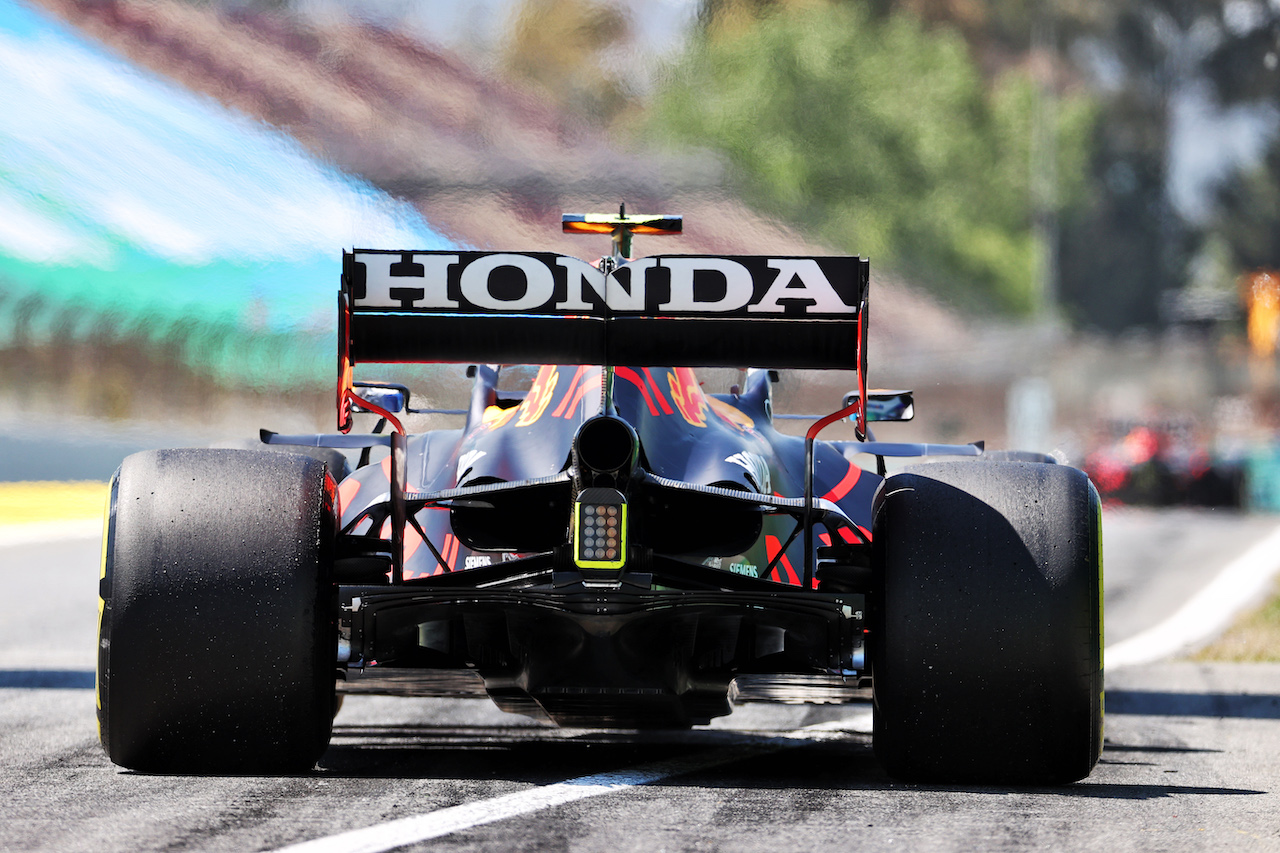 GP SPAGNA, Sergio Perez (MEX) Red Bull Racing RB16B.
08.05.2021. Formula 1 World Championship, Rd 4, Spanish Grand Prix, Barcelona, Spain, Qualifiche Day.
- www.xpbimages.com, EMail: requests@xpbimages.com © Copyright: Batchelor / XPB Images