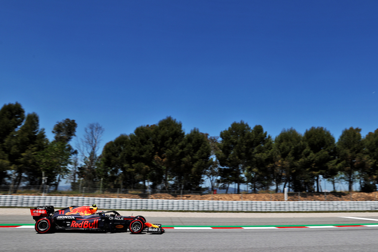 GP SPAGNA, Sergio Perez (MEX) Red Bull Racing RB16B.
08.05.2021. Formula 1 World Championship, Rd 4, Spanish Grand Prix, Barcelona, Spain, Qualifiche Day.
- www.xpbimages.com, EMail: requests@xpbimages.com © Copyright: Batchelor / XPB Images