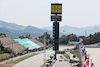 GP SPAGNA, Nicholas Latifi (CDN) Williams Racing FW43B, Mick Schumacher (GER) Haas VF-21, e Nikita Mazepin (RUS) Haas F1 Team VF-21 leave the pits.
08.05.2021. Formula 1 World Championship, Rd 4, Spanish Grand Prix, Barcelona, Spain, Qualifiche Day.
- www.xpbimages.com, EMail: requests@xpbimages.com © Copyright: Batchelor / XPB Images