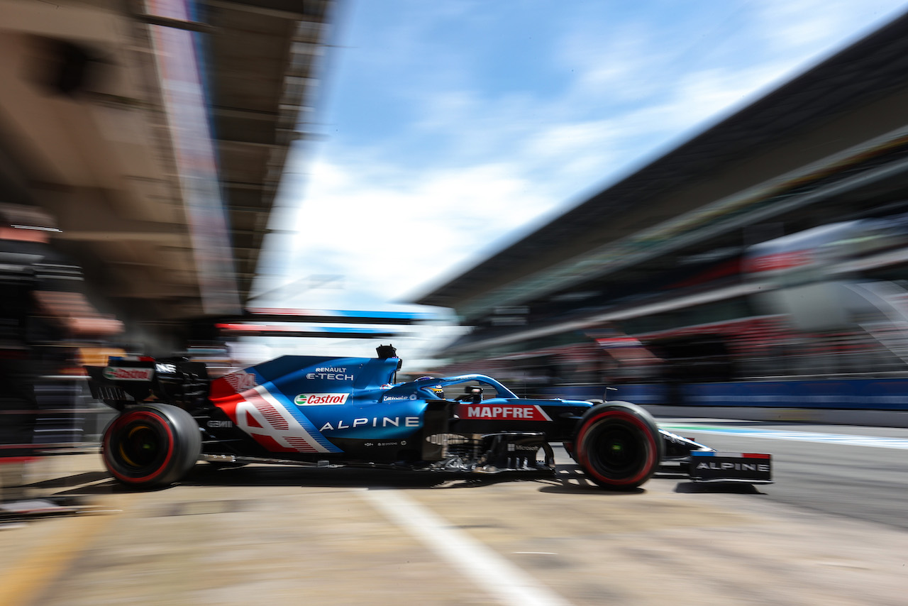 GP SPAGNA, Fernando Alonso (ESP) Alpine F1 Team A521 leaves the pits.
07.05.2021 Formula 1 World Championship, Rd 4, Spanish Grand Prix, Barcelona, Spain, Practice Day.
- www.xpbimages.com, EMail: requests@xpbimages.com © Copyright: Charniaux / XPB Images