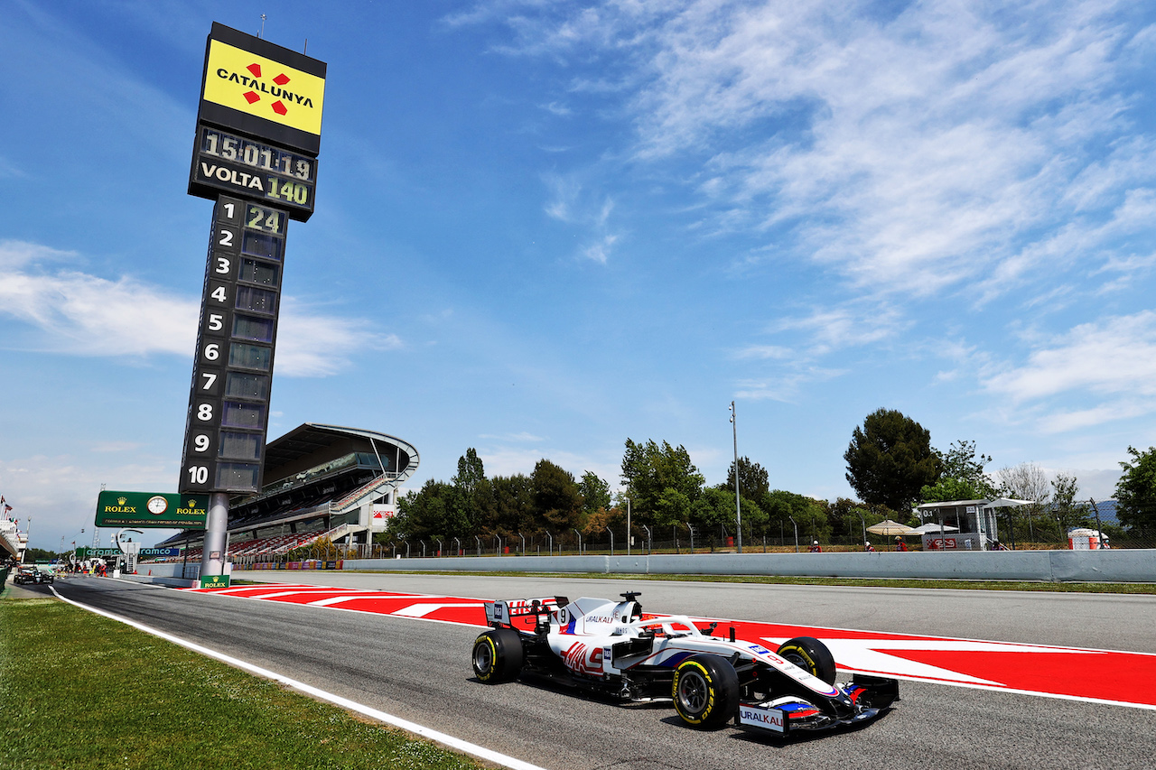 GP SPAGNA, Nikita Mazepin (RUS) Haas F1 Team VF-21.
07.05.2021 Formula 1 World Championship, Rd 4, Spanish Grand Prix, Barcelona, Spain, Practice Day.
- www.xpbimages.com, EMail: requests@xpbimages.com © Copyright: Moy / XPB Images