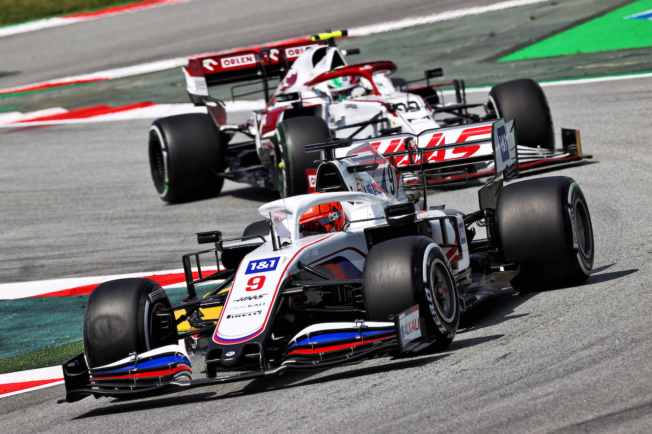GP SPAGNA, Nikita Mazepin (RUS) Haas F1 Team VF-21.
07.05.2021 Formula 1 World Championship, Rd 4, Spanish Grand Prix, Barcelona, Spain, Practice Day.
- www.xpbimages.com, EMail: requests@xpbimages.com © Copyright: Moy / XPB Images