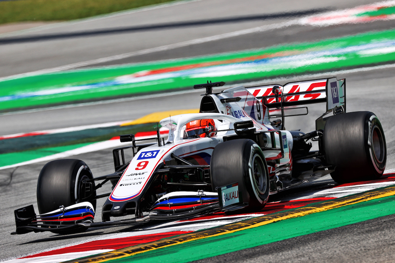 GP SPAGNA, Nikita Mazepin (RUS) Haas F1 Team VF-21.
07.05.2021 Formula 1 World Championship, Rd 4, Spanish Grand Prix, Barcelona, Spain, Practice Day.
- www.xpbimages.com, EMail: requests@xpbimages.com © Copyright: Moy / XPB Images