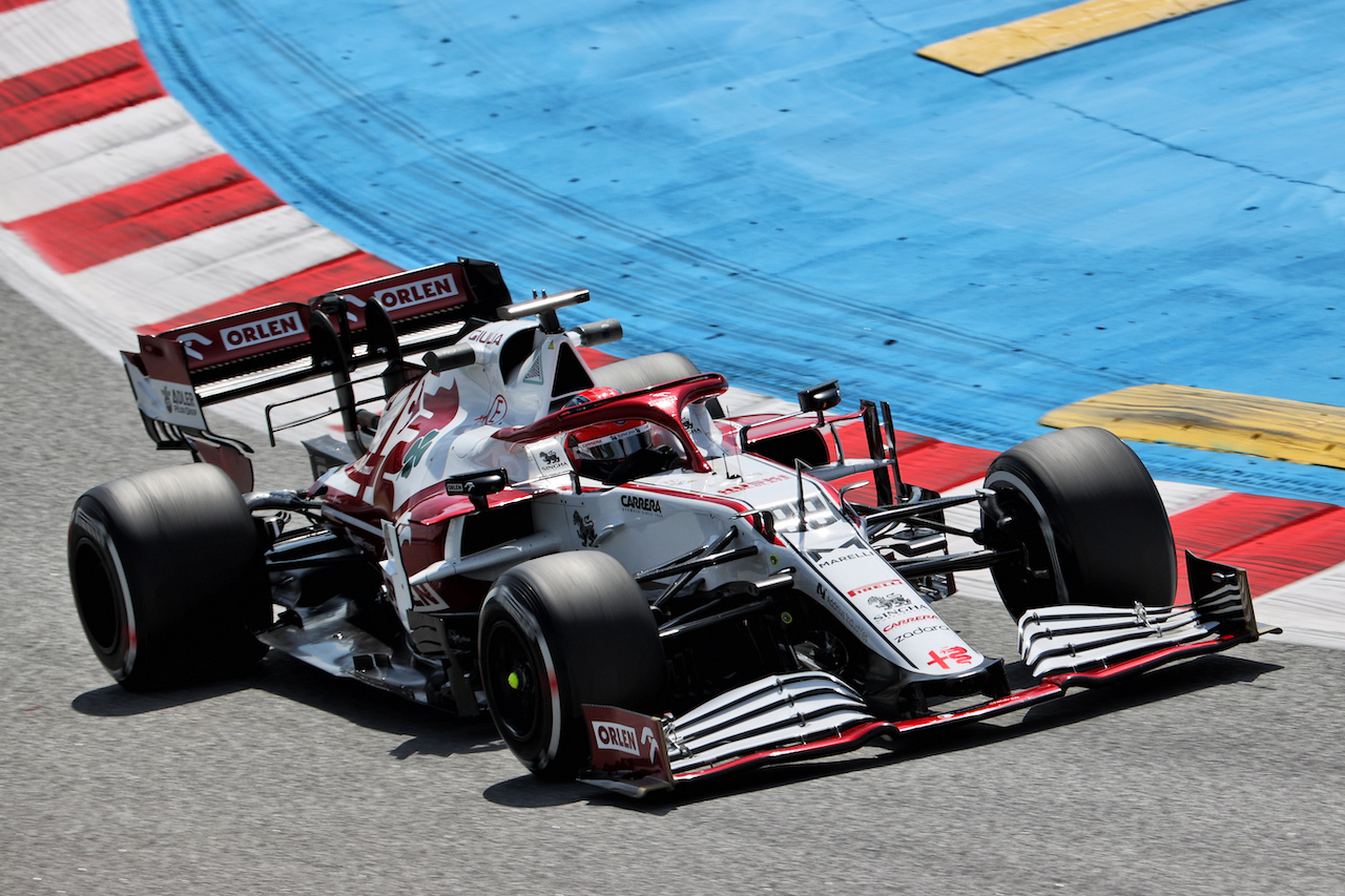 GP SPAGNA, Robert Kubica (POL) Alfa Romeo Racing C39 Reserve Driver.
07.05.2021 Formula 1 World Championship, Rd 4, Spanish Grand Prix, Barcelona, Spain, Practice Day.
- www.xpbimages.com, EMail: requests@xpbimages.com © Copyright: Batchelor / XPB Images