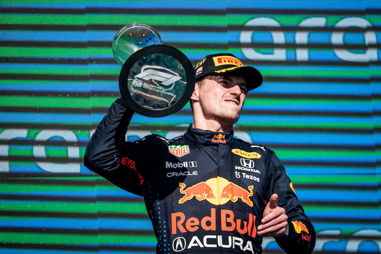 GP STATI UNITI, Gara winner Max Verstappen (NLD) Red Bull Racing celebrates on the podium.
24.10.2021. Formula 1 World Championship, Rd 17, United States Grand Prix, Austin, Texas, USA, Gara Day.
- www.xpbimages.com, EMail: requests@xpbimages.com © Copyright: Bearne / XPB Images
