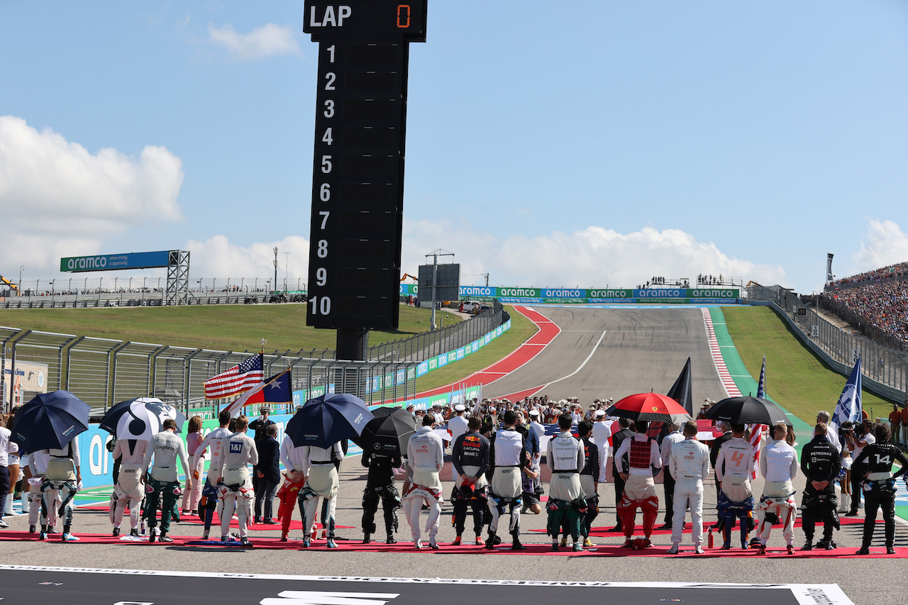 GP STATI UNITI, The drivers line up on the grid.
24.10.2021. Formula 1 World Championship, Rd 17, United States Grand Prix, Austin, Texas, USA, Gara Day.
- www.xpbimages.com, EMail: requests@xpbimages.com © Copyright: Batchelor / XPB Images