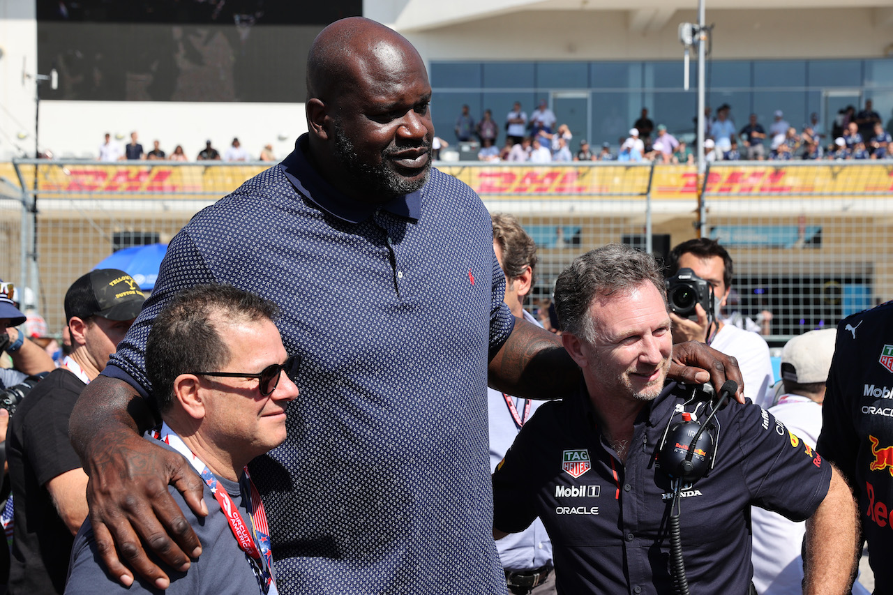 GP STATI UNITI, Shaquille O'Neal (USA) Former Basketball Player with Christian Horner (GBR) Red Bull Racing Team Principal
24.10.2021. Formula 1 World Championship, Rd 17, United States Grand Prix, Austin, Texas, USA, Gara Day.
- www.xpbimages.com, EMail: requests@xpbimages.com © Copyright: Batchelor / XPB Images
