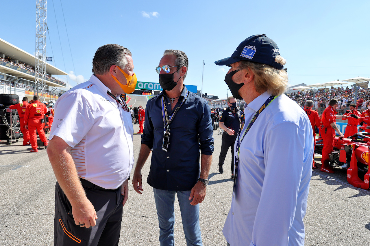 GP STATI UNITI, (L to R): Zak Brown (USA) McLaren Executive Director with Carlos Slim Domit (MEX) Chairman of America Movil e Emerson Fittipaldi (BRA) on the grid.
24.10.2021. Formula 1 World Championship, Rd 17, United States Grand Prix, Austin, Texas, USA, Gara Day.
- www.xpbimages.com, EMail: requests@xpbimages.com © Copyright: Moy / XPB Images