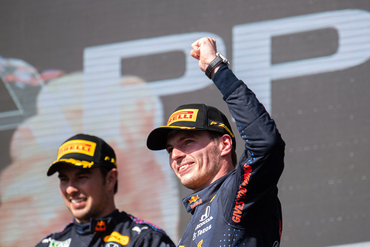 GP STATI UNITI, Gara winner Max Verstappen (NLD) Red Bull Racing celebrates on the podium.
24.10.2021. Formula 1 World Championship, Rd 17, United States Grand Prix, Austin, Texas, USA, Gara Day.
- www.xpbimages.com, EMail: requests@xpbimages.com © Copyright: Price / XPB Images