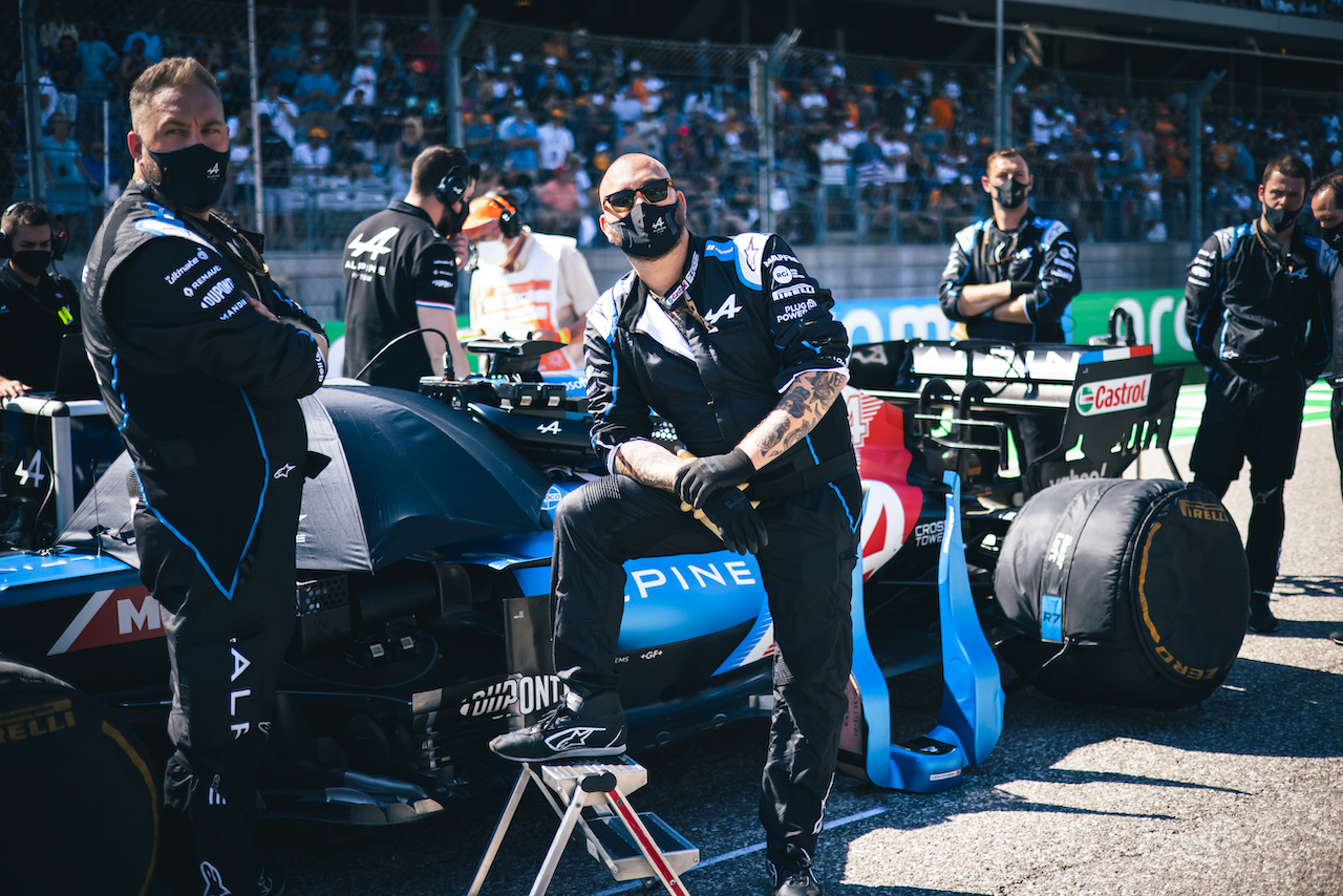 GP STATI UNITI, Alpine F1 Team on the grid.
24.10.2021. Formula 1 World Championship, Rd 17, United States Grand Prix, Austin, Texas, USA, Gara Day.
- www.xpbimages.com, EMail: requests@xpbimages.com © Copyright: Bearne / XPB Images