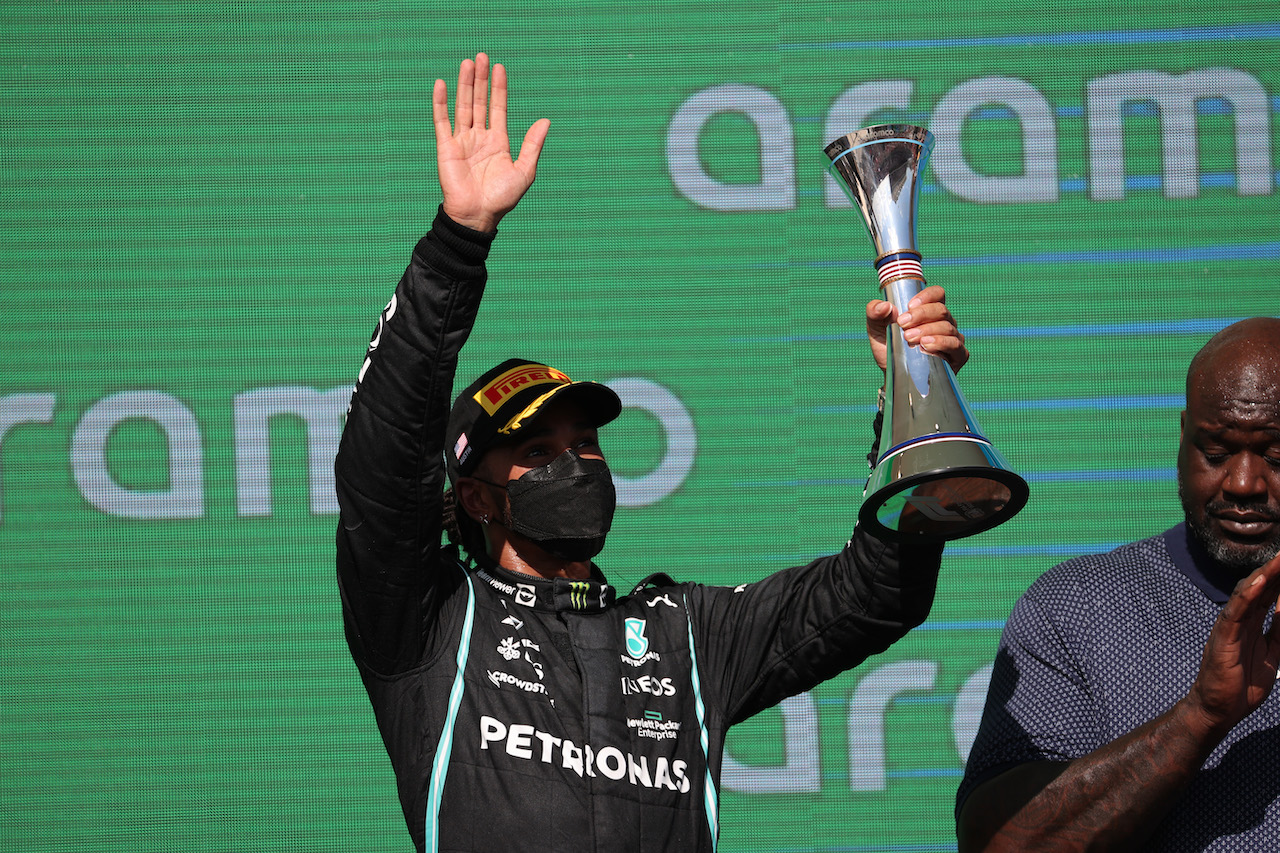 GP STATI UNITI, 2nd place Lewis Hamilton (GBR) Mercedes AMG F1 W12.
24.10.2021. Formula 1 World Championship, Rd 17, United States Grand Prix, Austin, Texas, USA, Gara Day.
- www.xpbimages.com, EMail: requests@xpbimages.com © Copyright: Batchelor / XPB Images