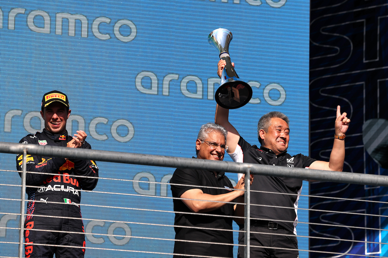 GP STATI UNITI, Masashi Yamamoto (JPN) Honda Racing F1 Managing Director celebrates on the podium.
24.10.2021. Formula 1 World Championship, Rd 17, United States Grand Prix, Austin, Texas, USA, Gara Day.
- www.xpbimages.com, EMail: requests@xpbimages.com © Copyright: Moy / XPB Images