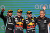 GP STATI UNITI, 1st place Max Verstappen (NLD) Red Bull Racing RB16B, 2nd place Lewis Hamilton (GBR) Mercedes AMG F1 W12, 3rd place Sergio Perez (MEX) Red Bull Racing RB16B e Masashi Yamamoto (JPN) Honda Racing F1 Managing Director
24.10.2021. Formula 1 World Championship, Rd 17, United States Grand Prix, Austin, Texas, USA, Gara Day.
- www.xpbimages.com, EMail: requests@xpbimages.com ¬© Copyright: Batchelor / XPB Images